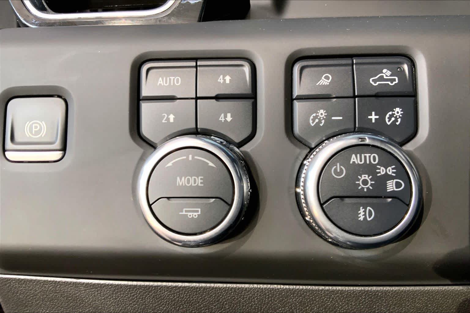 Used 2025 Onyx Black GMC Denali Ultimate image 36