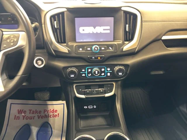 Used 2022  GMC SLE image 12