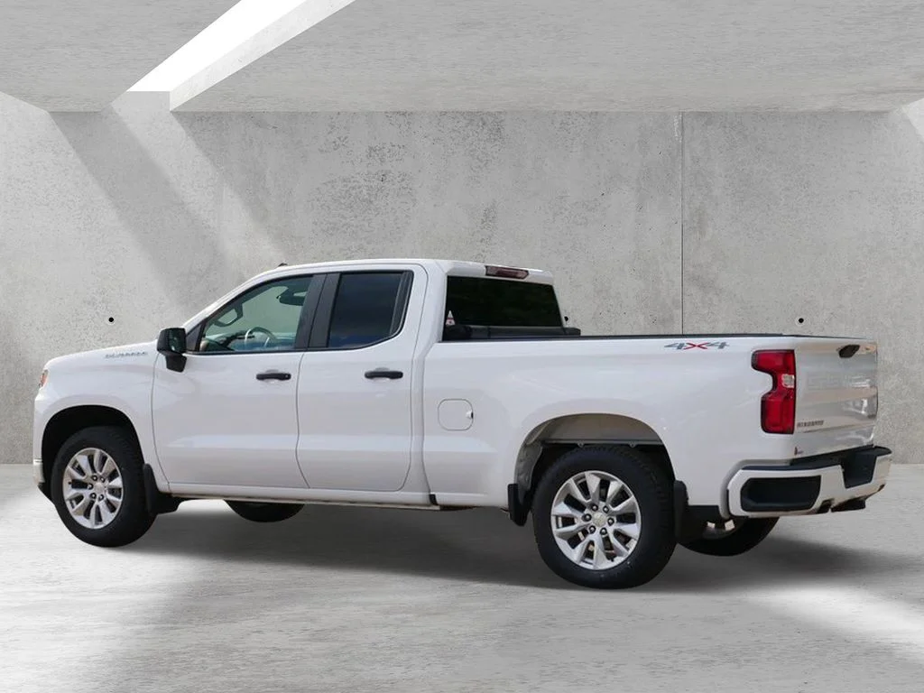 Used 2019 White Chevrolet Custom image 4