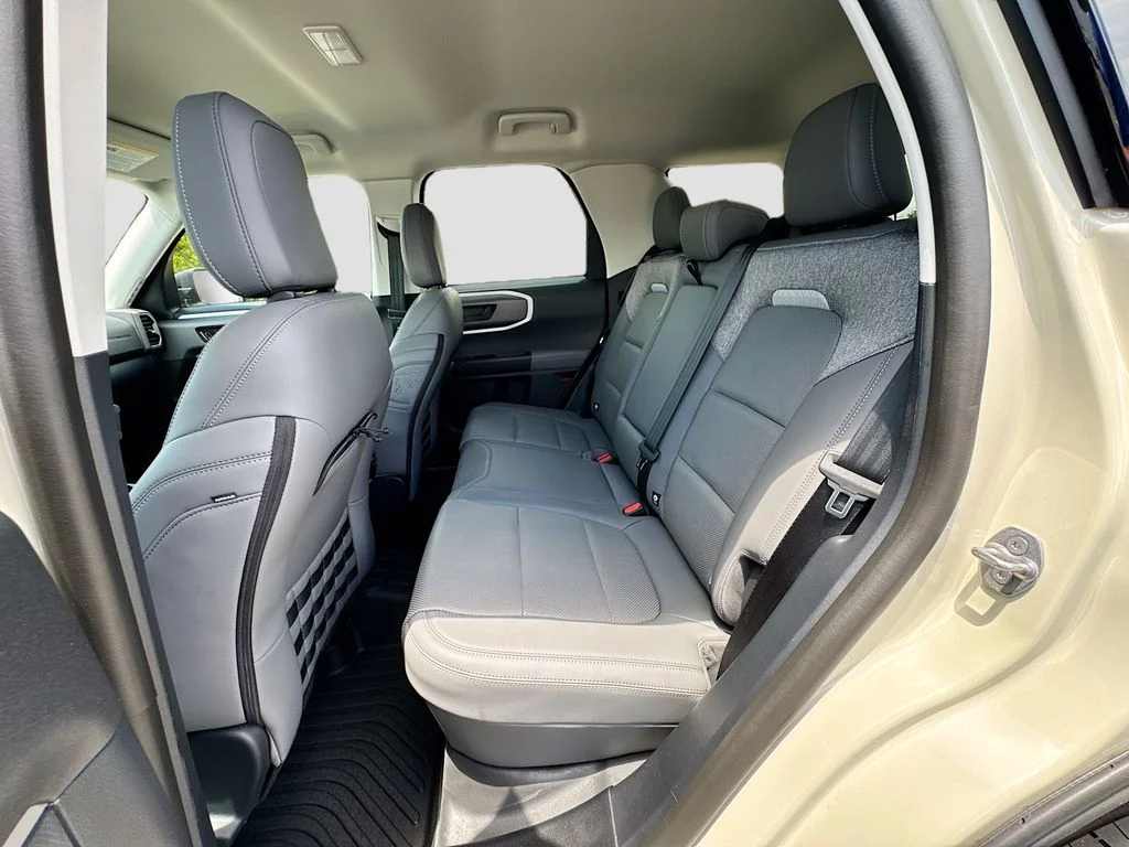 Used 2025 Beige Ford Badlands image 25