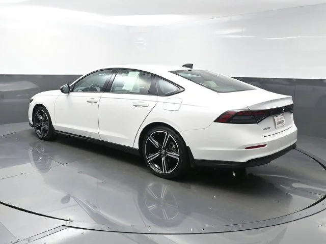 Used 2026 White Honda SE image 5