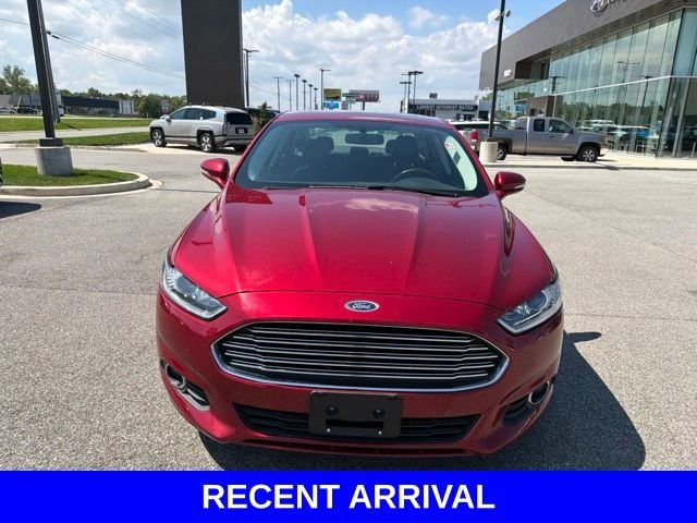 Used 2015 Red Ford SE image 4