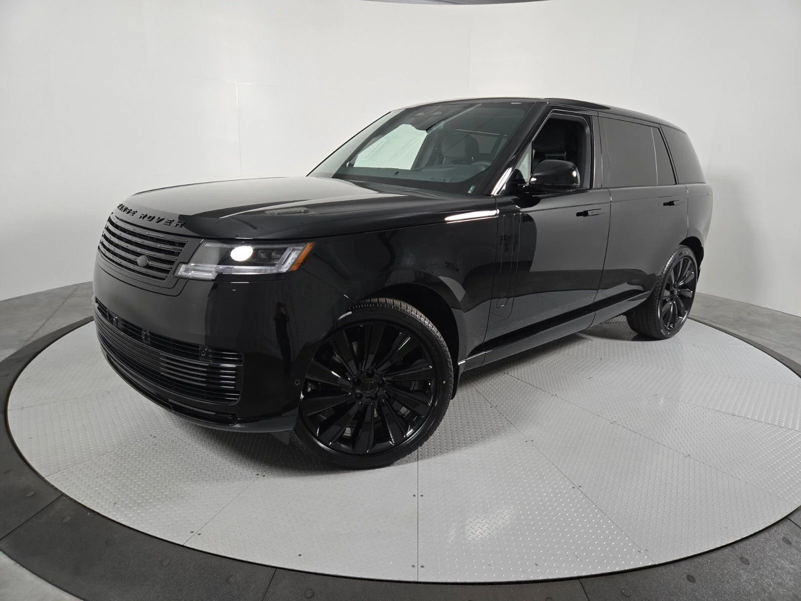 2026 Land Rover Range Rover 4.4 SV Black LWB's photo