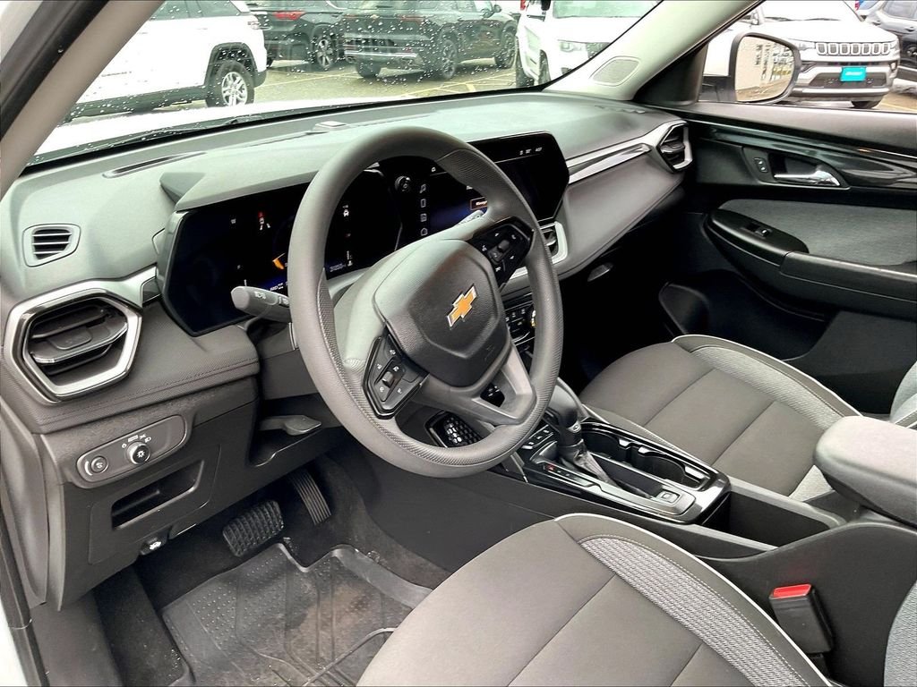 Used 2024 White Chevrolet LT image 8