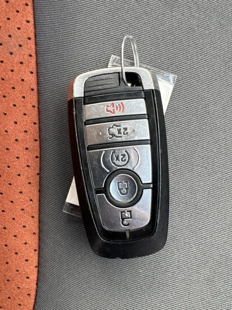 Used 2018 Shadow Black Ford SEL image 33