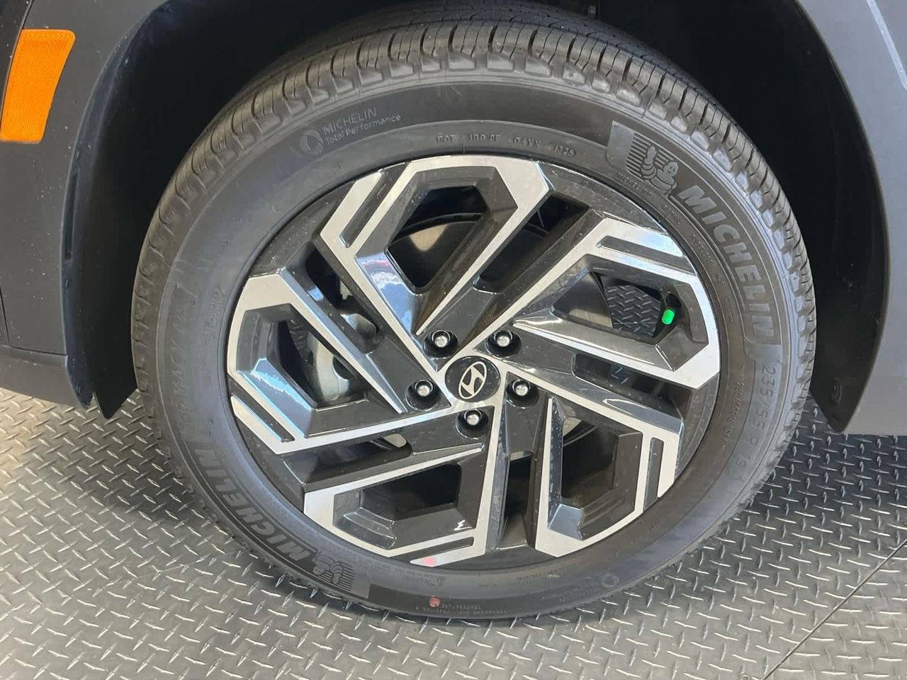 2025 Hyundai Tucson Limited - Photo 19