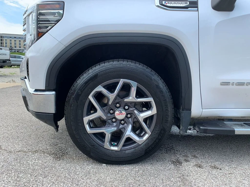 Used 2023 White GMC SLT image 33