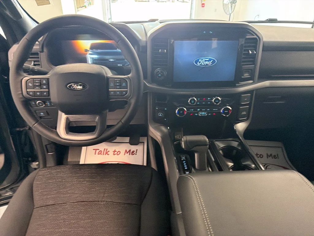 New 2026 Carbonized Gray Metallic Ford XLT image 15