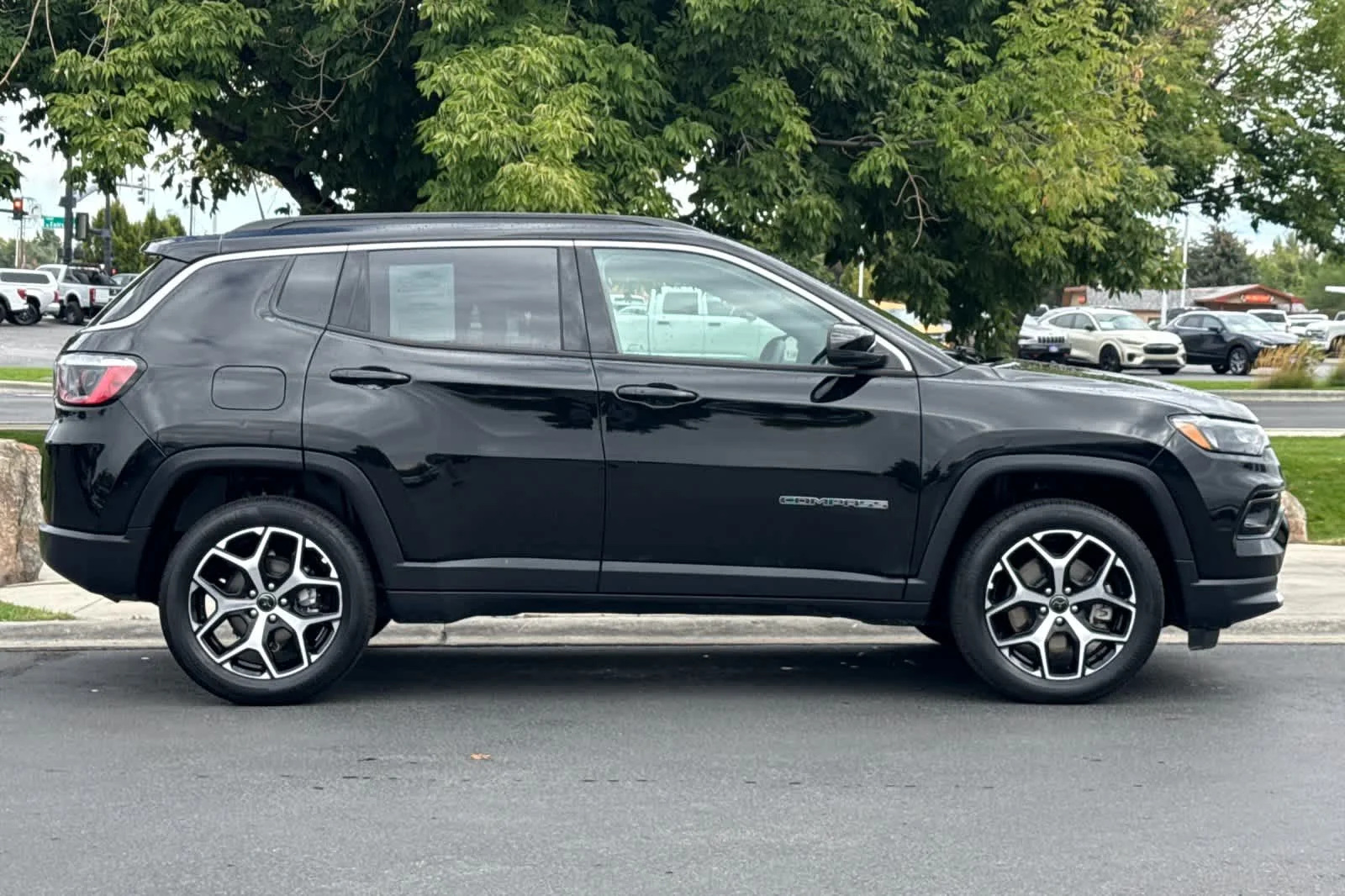 Certified Used 2025 Diamond Black Jeep Limited image 8