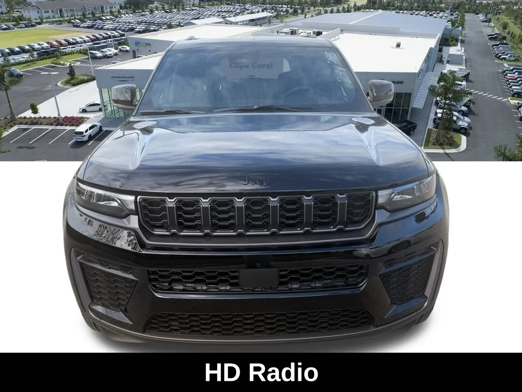 New 2026 Diamond Black Crystal Pearl-Coat Exterior Paint Jeep Altitude image 8