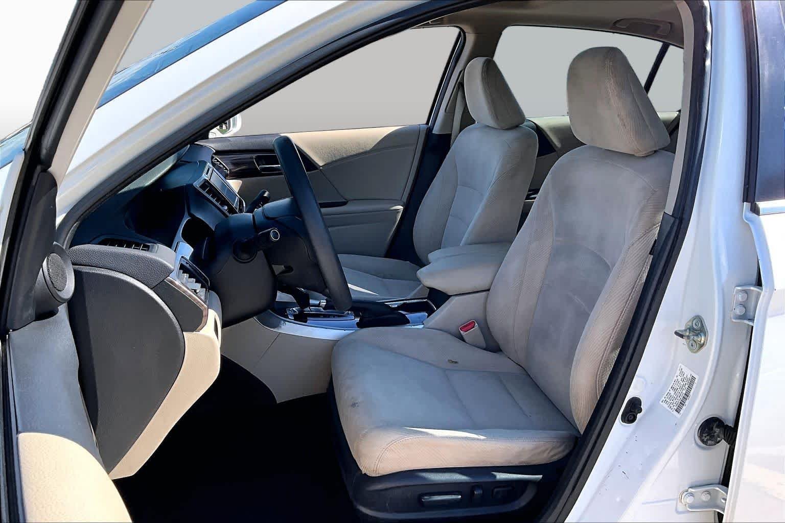 Used 2017 White Orchid Pearl Honda EX image 8