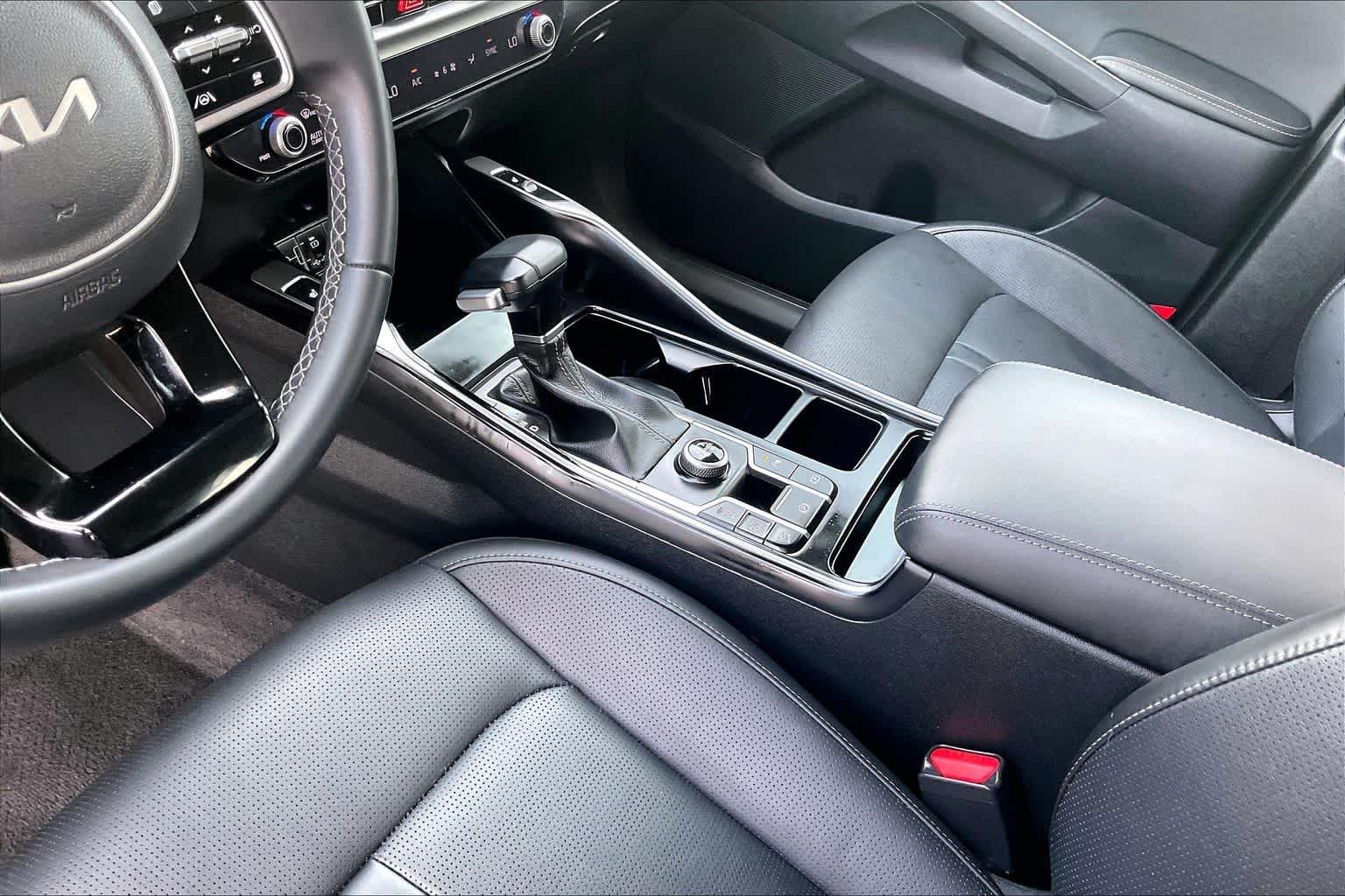 2025 Kia Sorento S - Photo 17