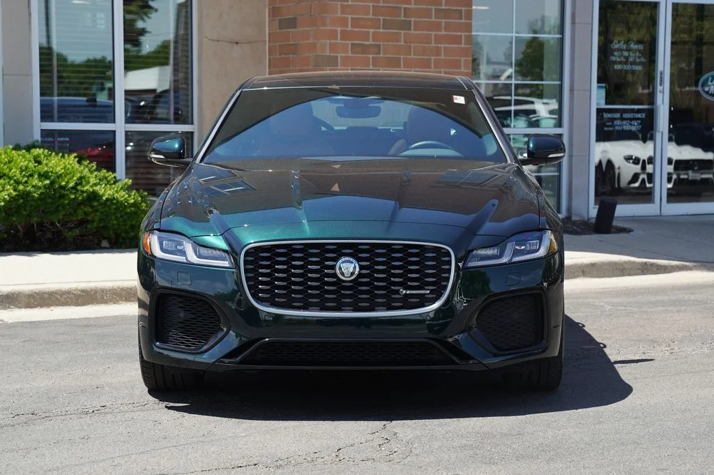 Used 2024 Green Jaguar R-Dynamic SE image 3