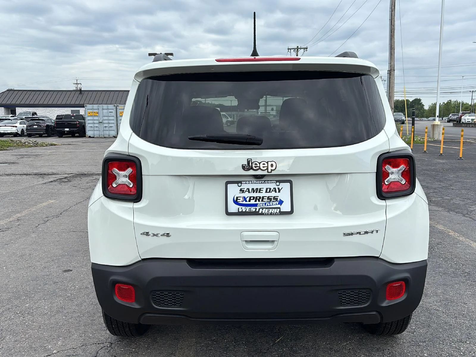 Used 2022 Alpine White Clearcoat Jeep Sport image 8