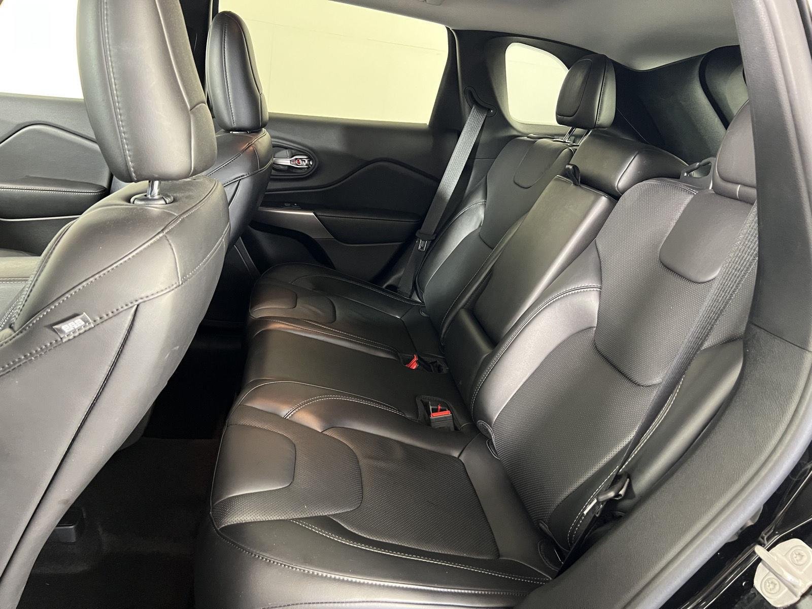 Used 2020 Diamond Black Crystal Pearlcoat Jeep Limited image 18