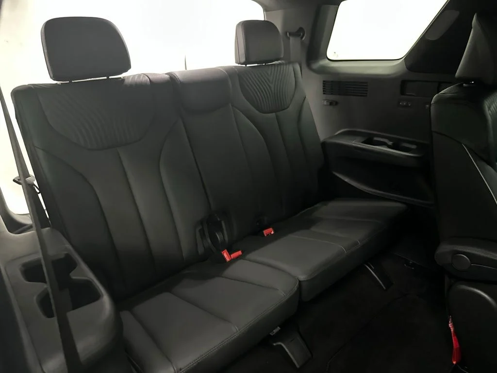 Used 2025 Silver Hyundai Calligraphy image 27
