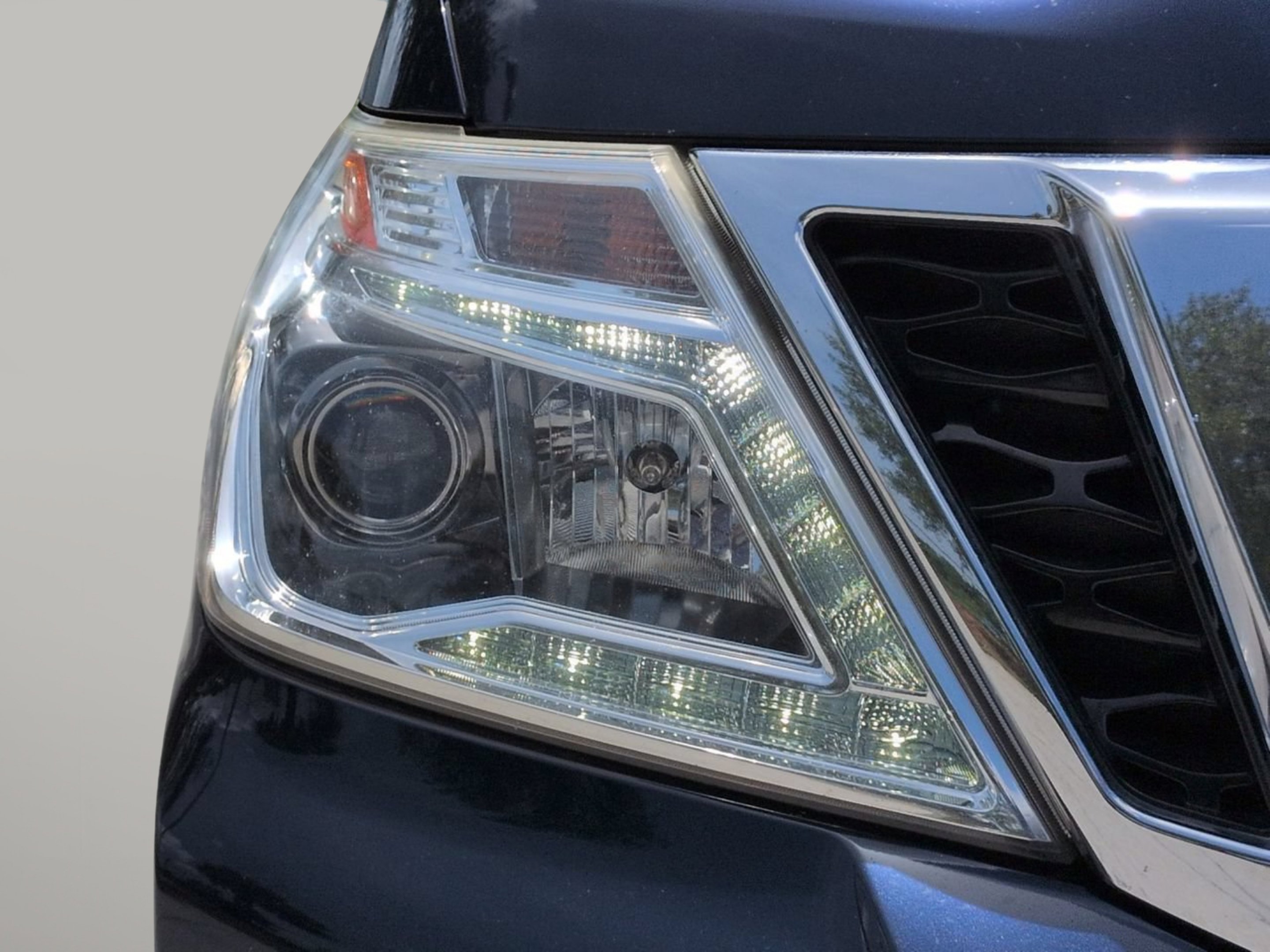 Used 2019 Hermosa Blue Pearl Nissan SL image 12