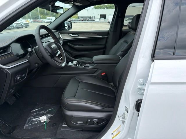 New 2026 Bright White Clear-Coat Exterior Paint Jeep  image 12