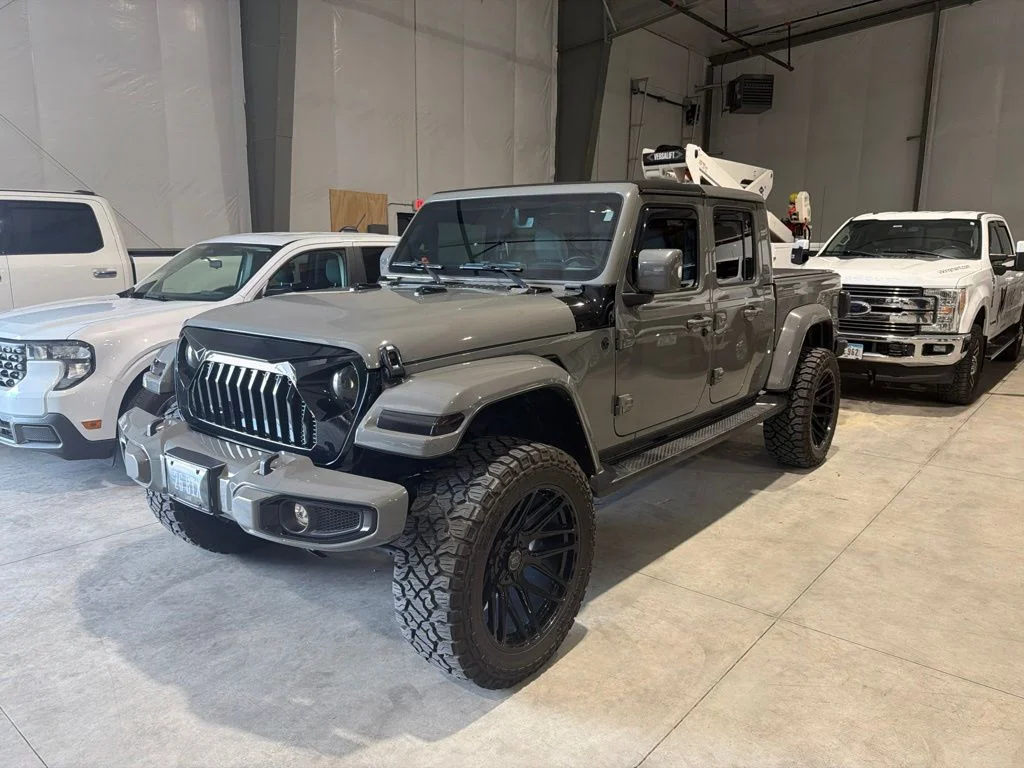 Used 2023 Gray Jeep Overland image 2
