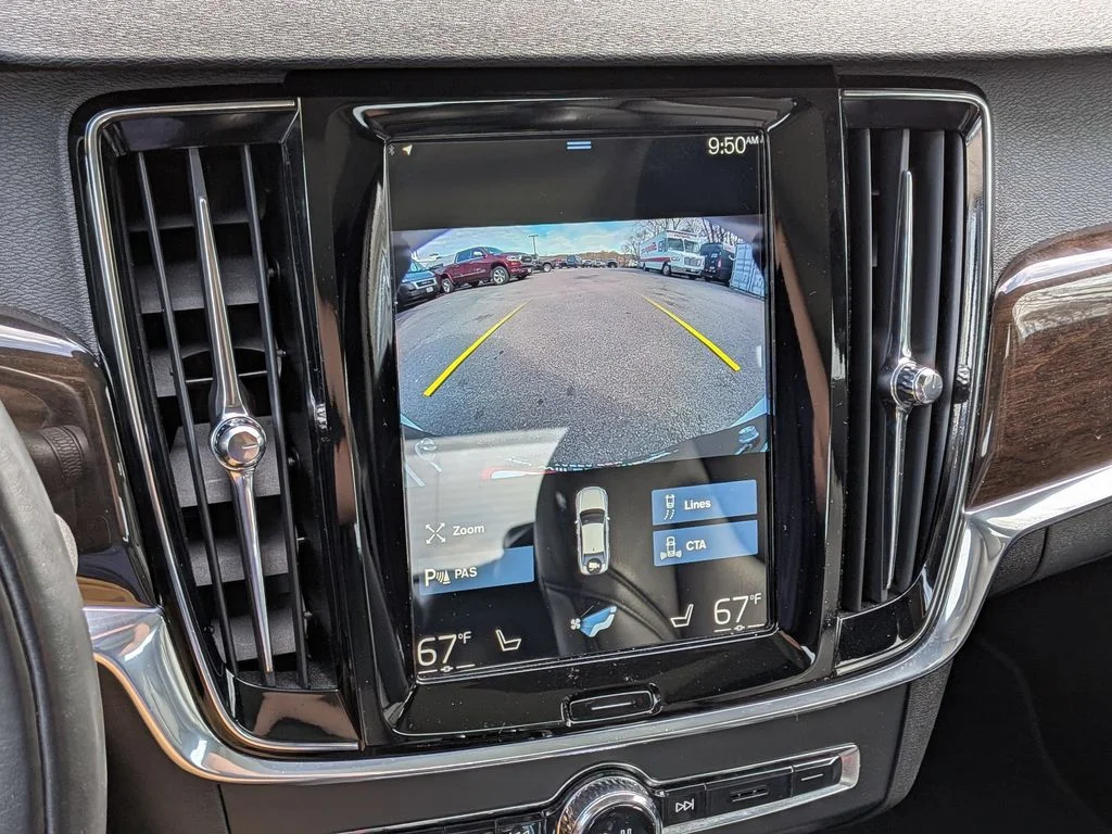 Used 2018 White Volvo T5 Momentum image 20