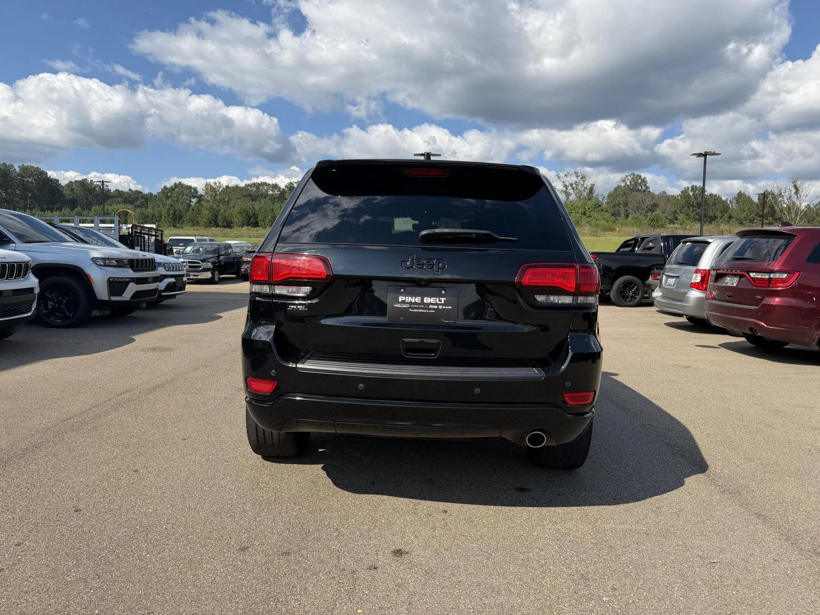 Used 2020 Diamond Black Crystal Pearlcoat Jeep Altitude image 5