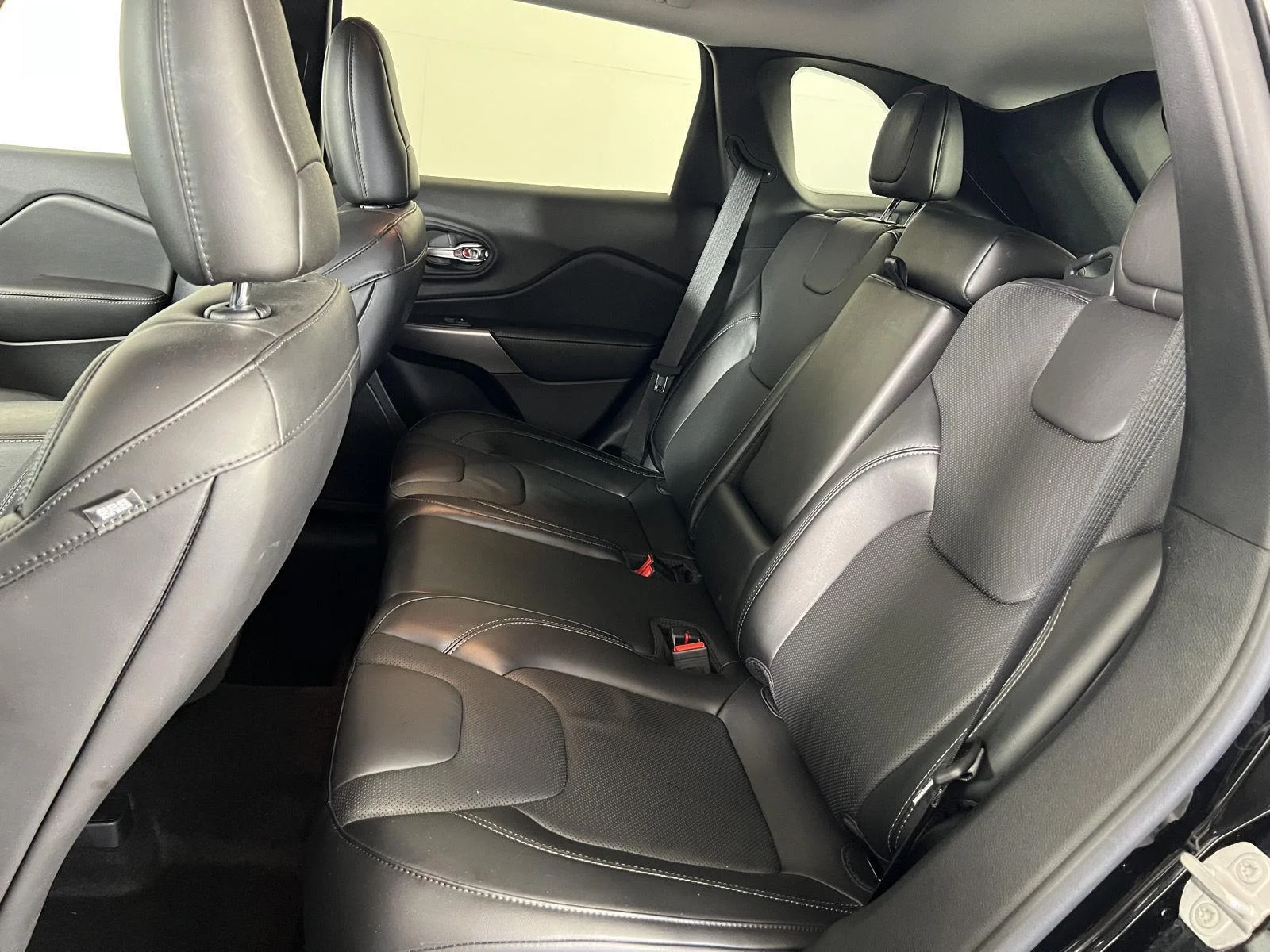 Used 2020  Jeep Limited image 18
