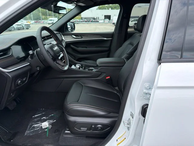 New 2026 White Jeep  image 12