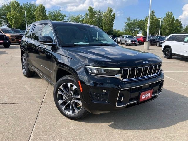 Certified Used 2021 Diamond Black Crystal Pearlcoat Jeep Overland image 1