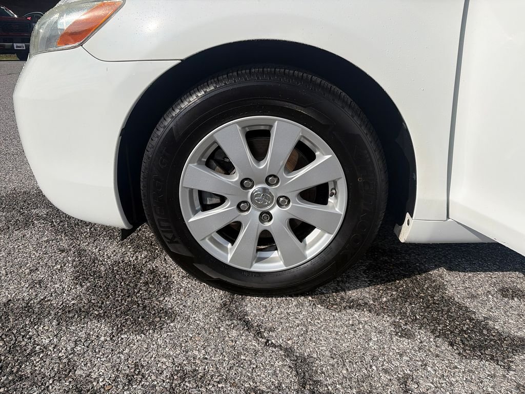 Used 2009 Super White Toyota  image 25