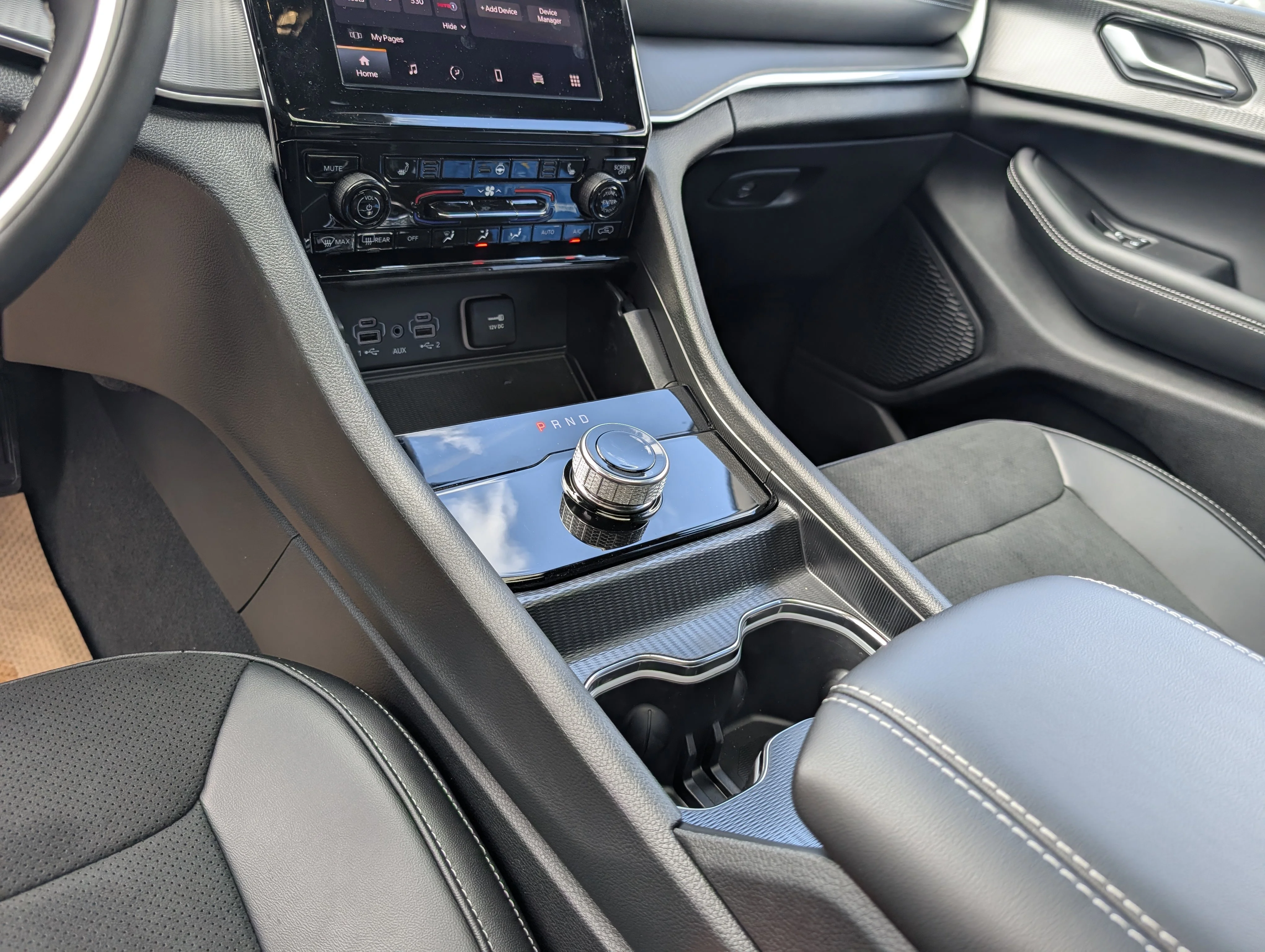 New 2025 Diamond Black Crystal Pearl Jeep Altitude image 34