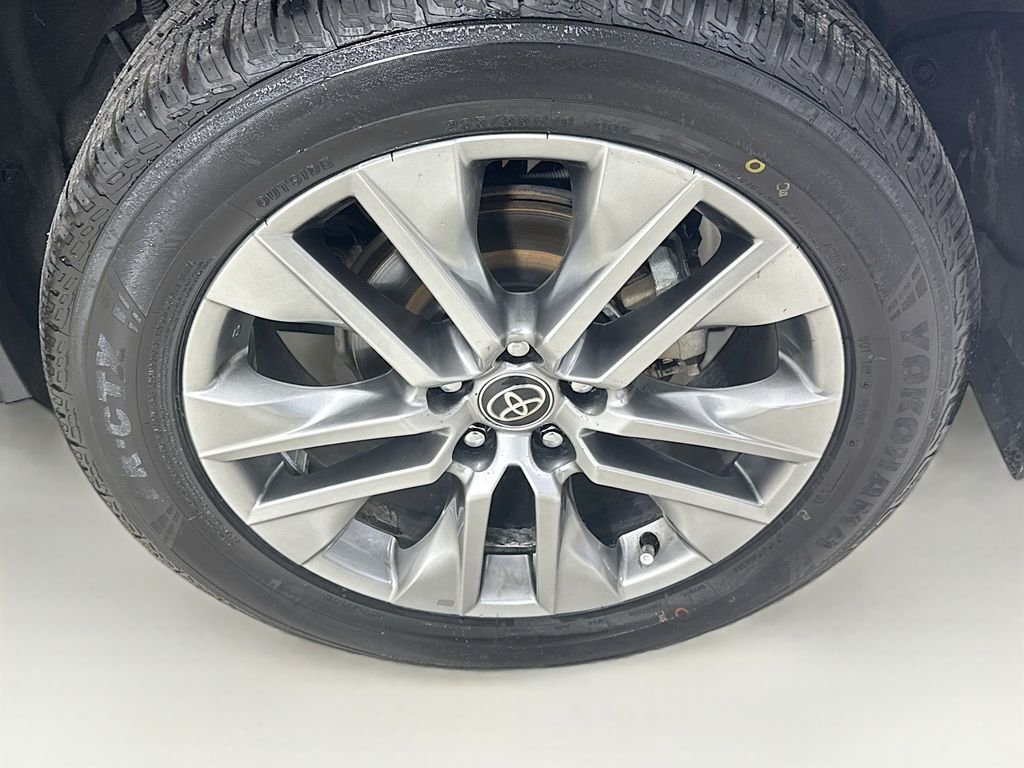 Used 2022 Midnight Black Metallic Toyota XLE Premium image 40