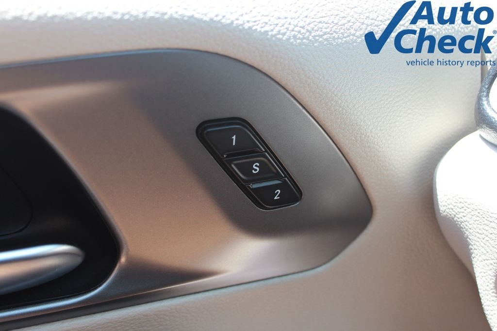 Used 2020 Silver Chrysler Touring L image 21