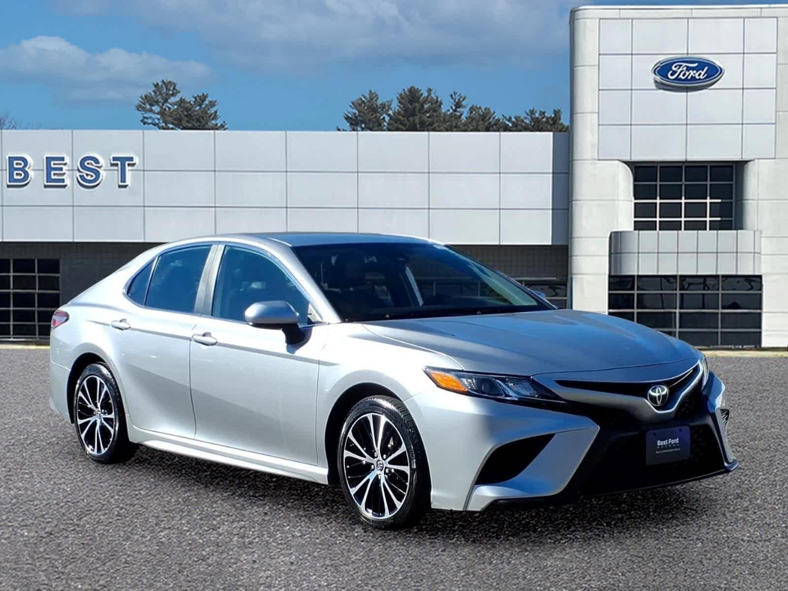 Used 2019 Celestial Silver Metallic Toyota SE image 9
