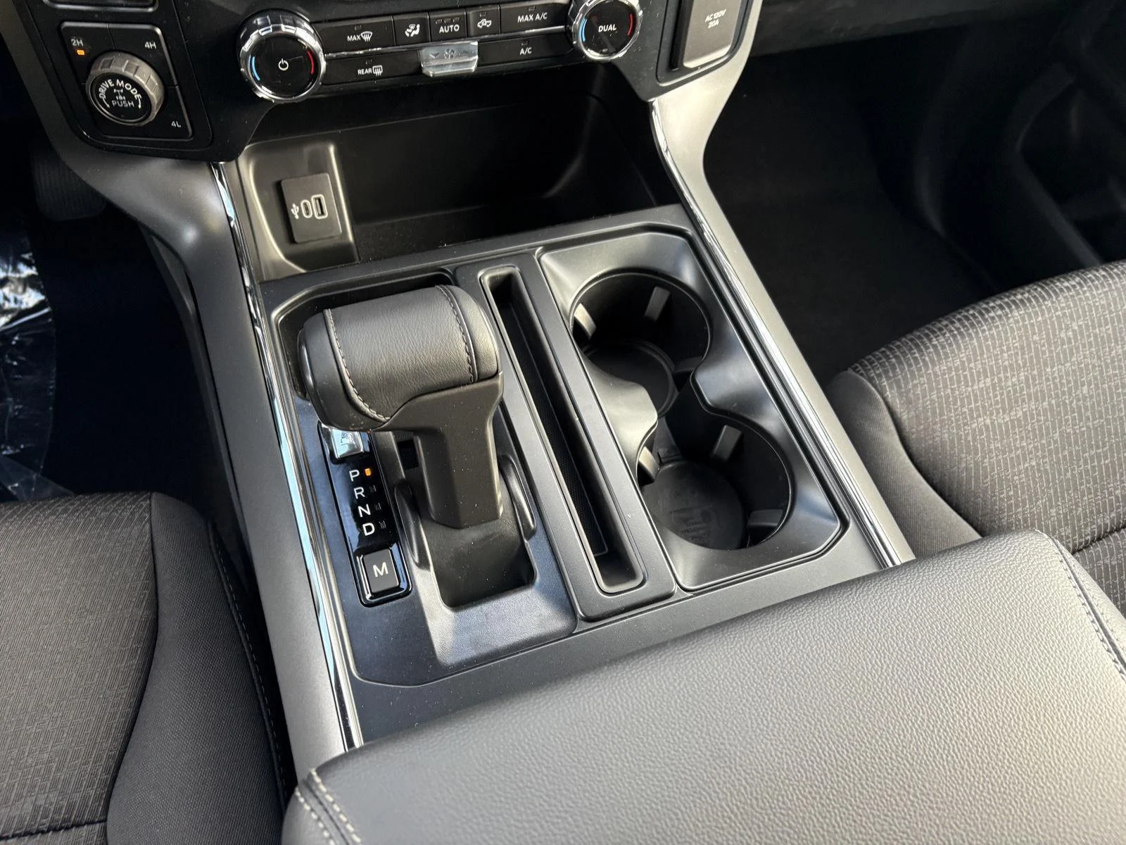 New 2026 Agate Black Metallic Ford XLT image 13