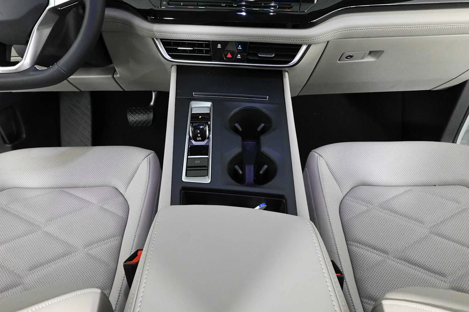 New 2026 Opal White Pearl Volkswagen 2.0T SE image 17