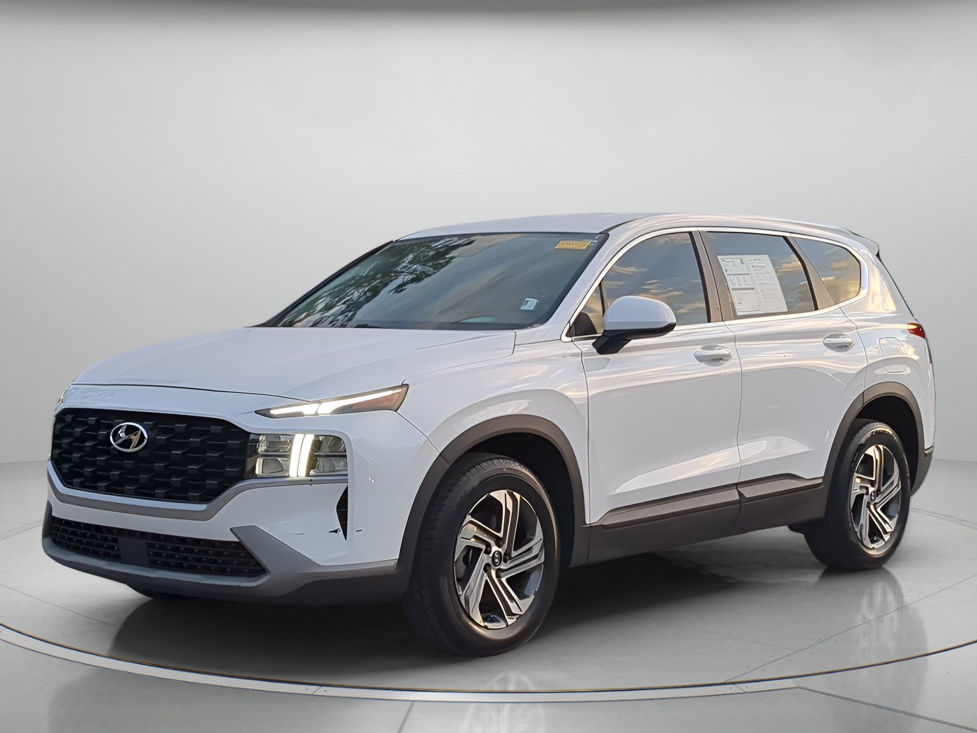 Used 2021 Quartz White Hyundai SE image 1