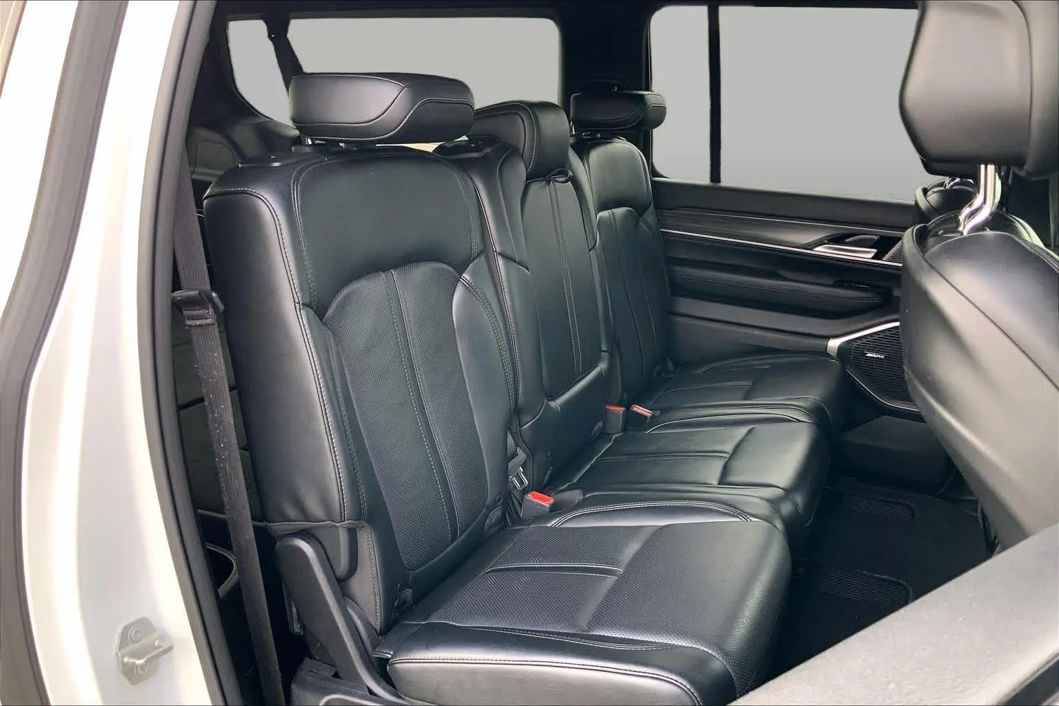Used 2024 Bright White Clearcoat Jeep Series III image 18