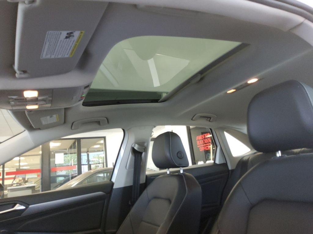 Used 2023  Volkswagen 1.5T SE image 25