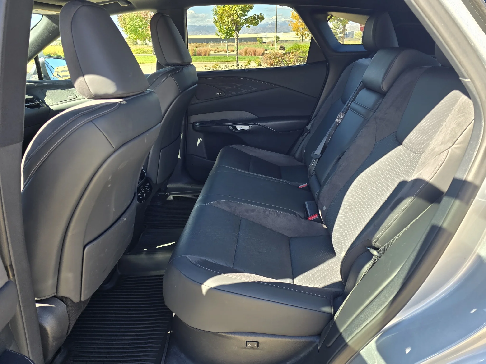 Used 2023 Iridium Lexus Luxury image 14