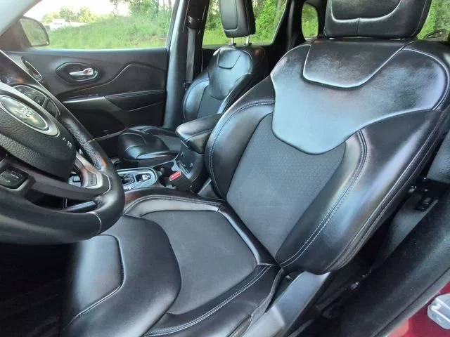 Used 2019 Red Jeep Latitude Plus image 27