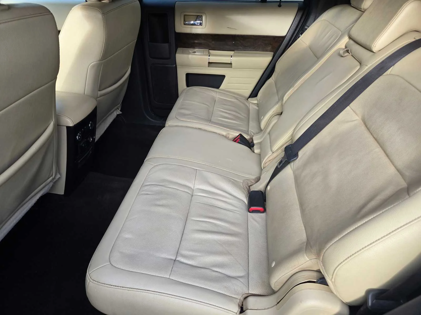 Used 2019  Ford Limited image 14