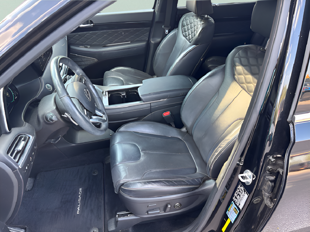 Used 2023 White GMC Denali image 9