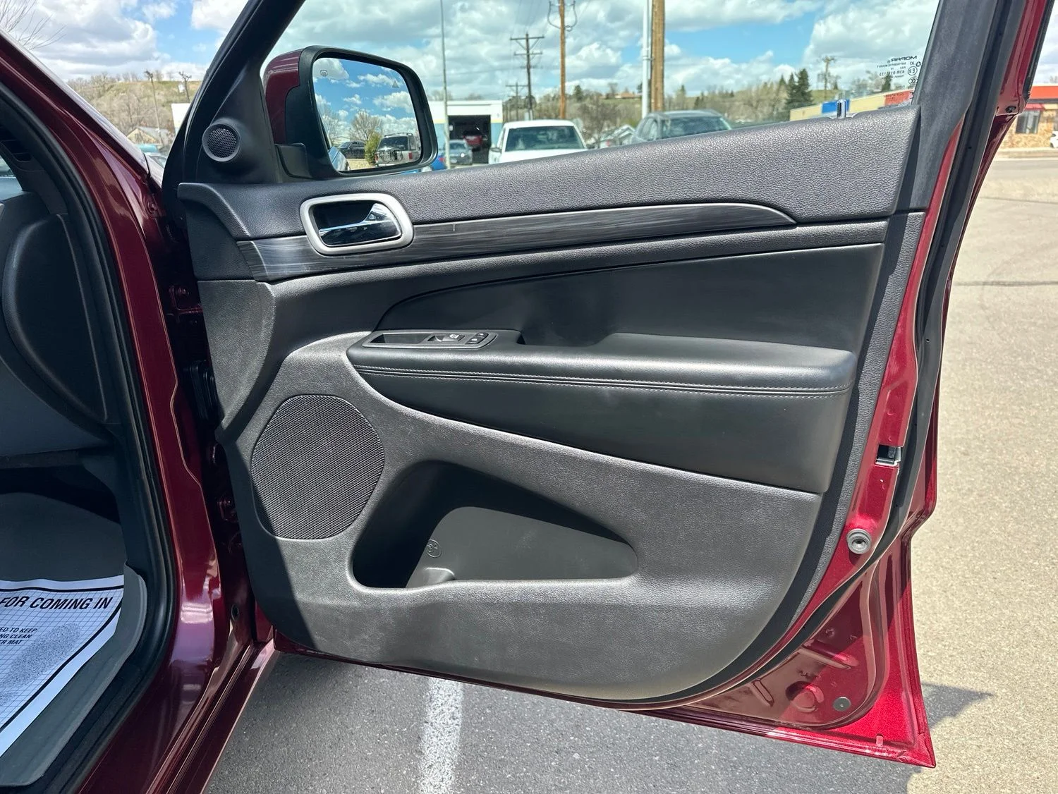 Used 2020 Red Jeep Altitude image 36