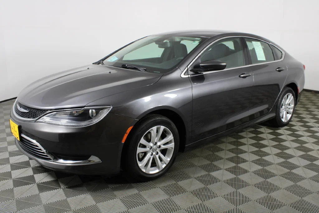 Used 2016 Gray Chrysler Limited image 3