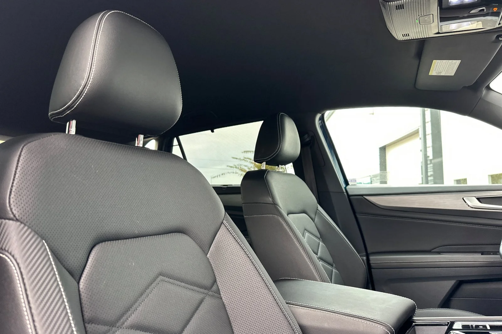 Used 2026  Volkswagen SE w/Technology image 18