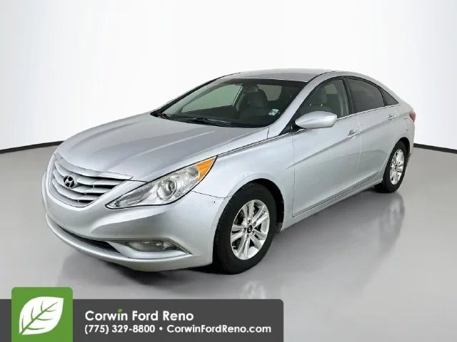 Used 2013 Radiant Silver Metallic Hyundai GLS image 4
