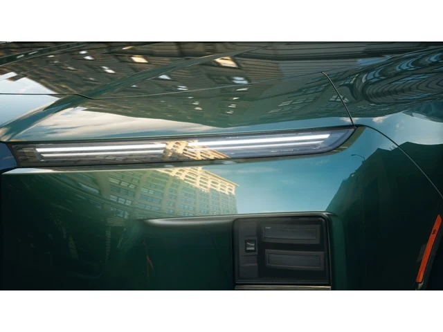 New 2027 Vancouver Green Metallic BMW  image 6