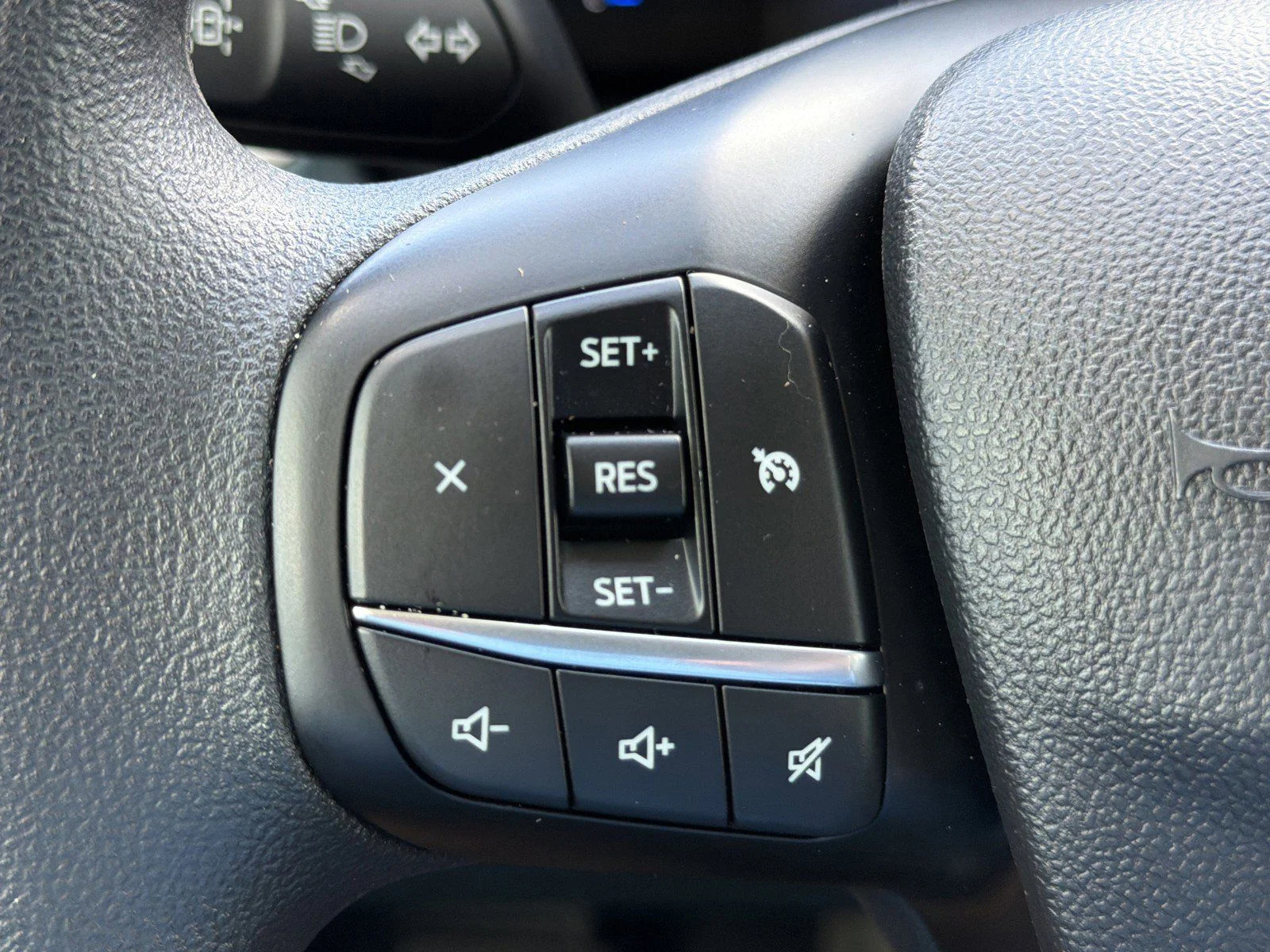 Used 2025 Black Ford XLT image 27