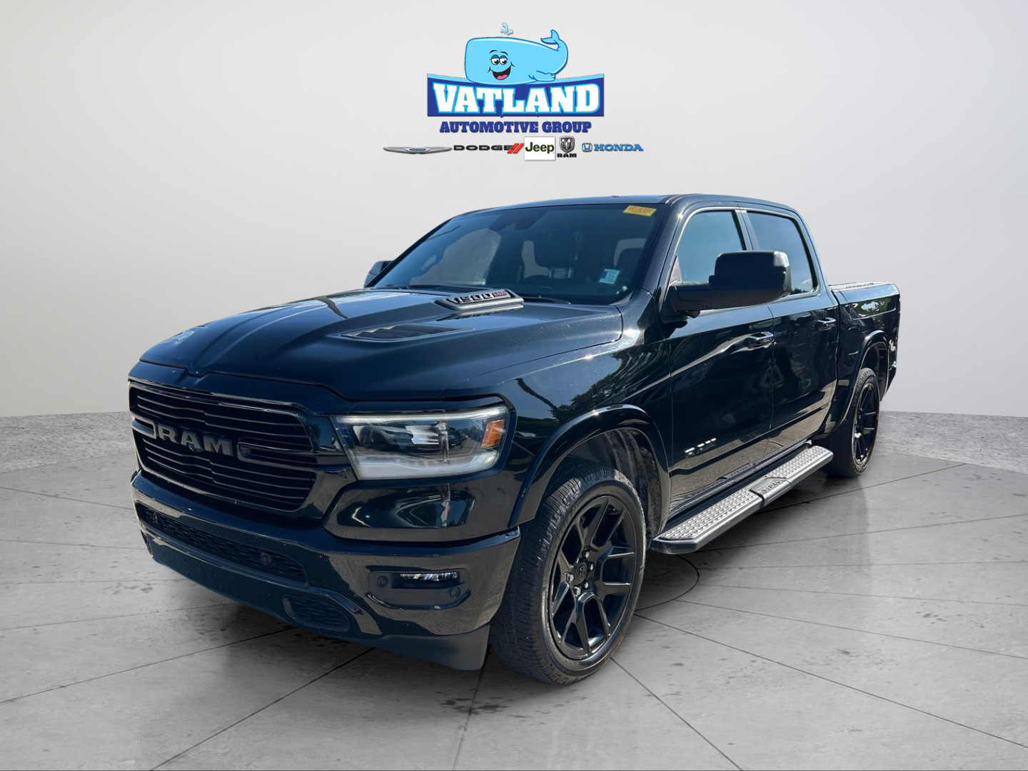 2022 RAM 1500 Laramie 4x4 Crew Cab 5'7's photo