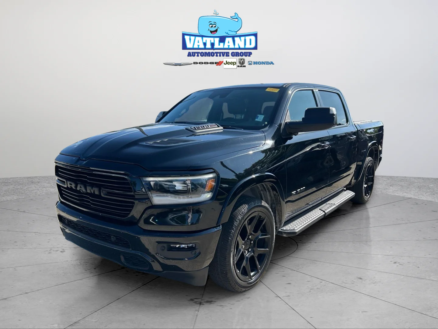 2022 RAM 1500 Laramie 4x4 Crew Cab 5'7's photo